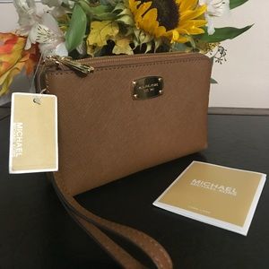 🔥sale🔥Micheal Kors double zipper wallet/wristlet